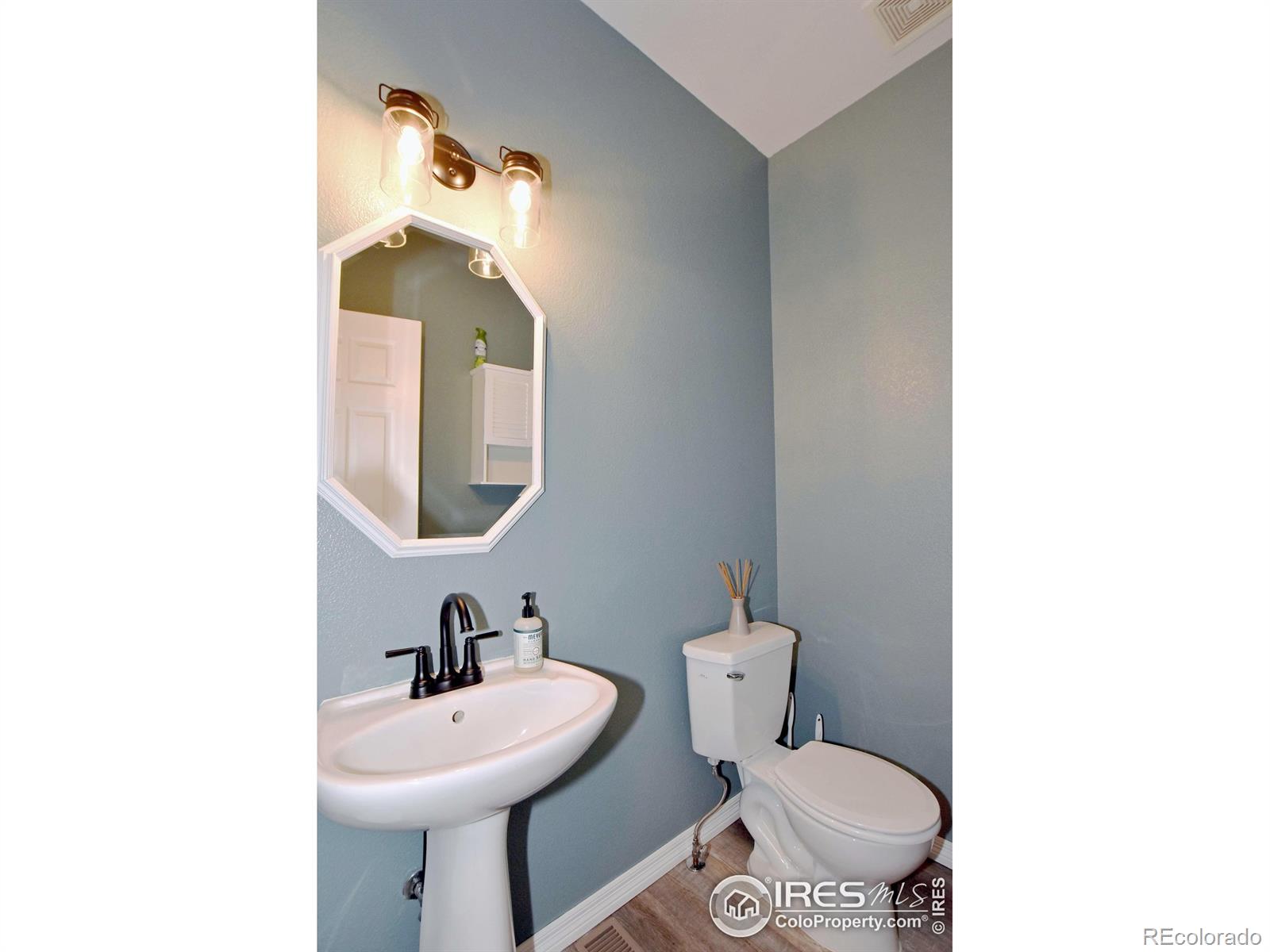 MLS Image #12 for 405  ridgeview court,johnstown, Colorado