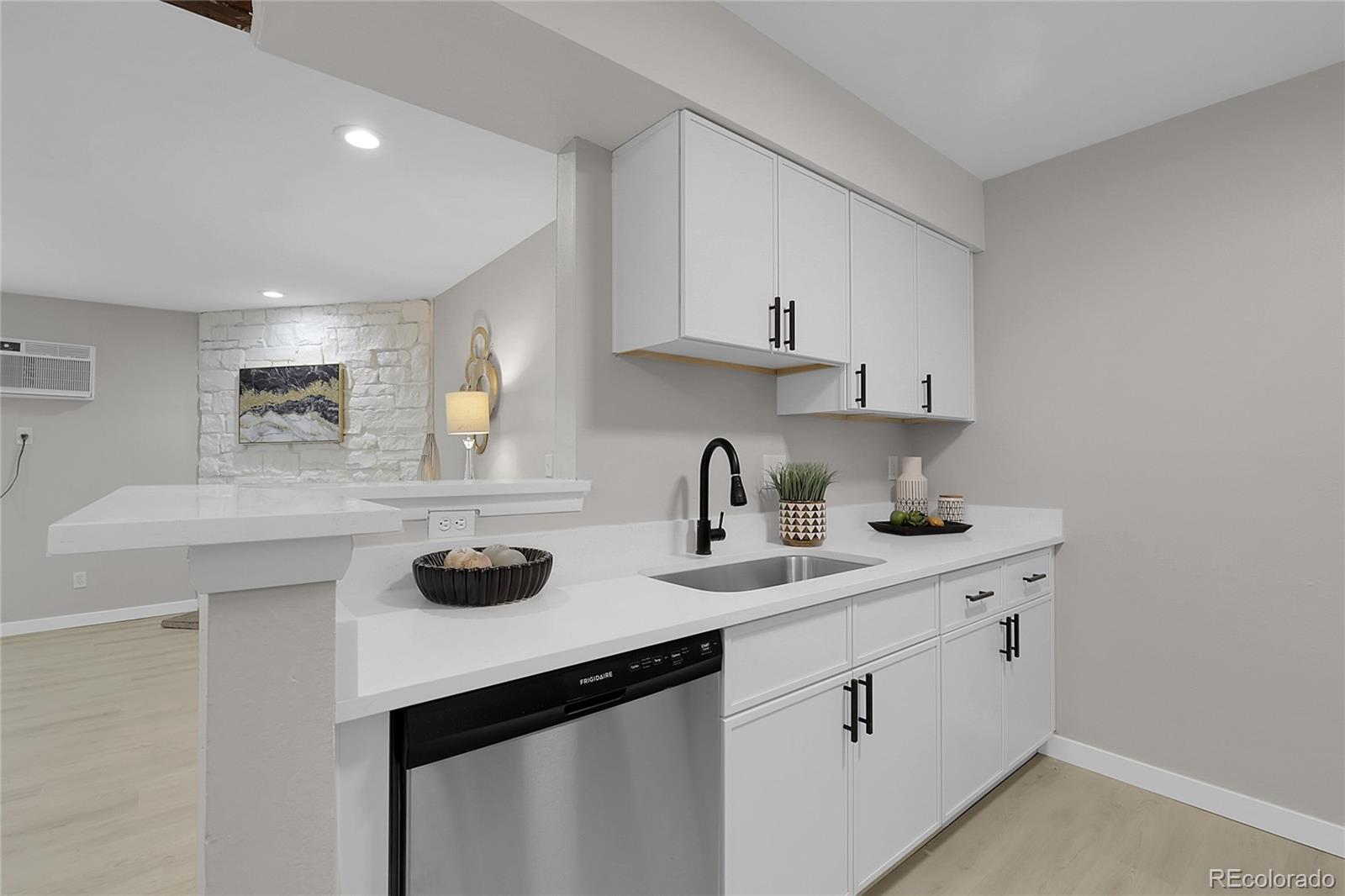 MLS Image #11 for 10150  virginia avenue 103,denver, Colorado