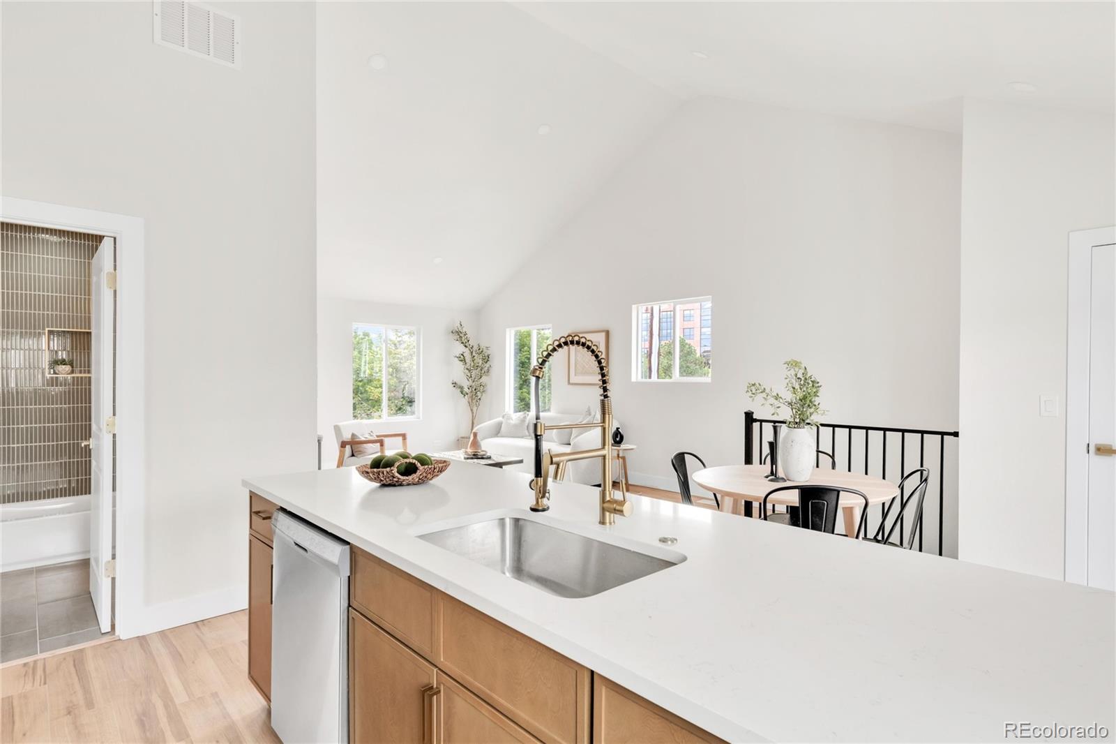 MLS Image #18 for 2600 s downing street,denver, Colorado