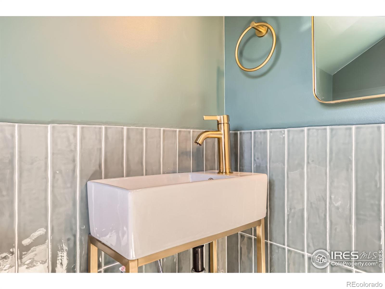 MLS Image #14 for 865  holly street,denver, Colorado