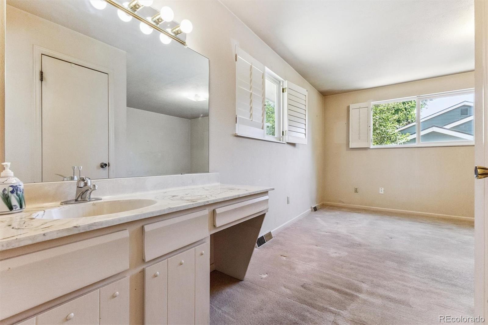MLS Image #17 for 11815 e louisiana avenue,aurora, Colorado