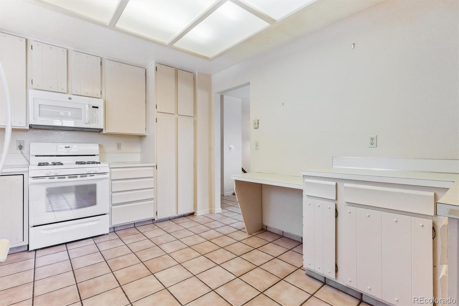 MLS Image #8 for 11815 e louisiana avenue,aurora, Colorado