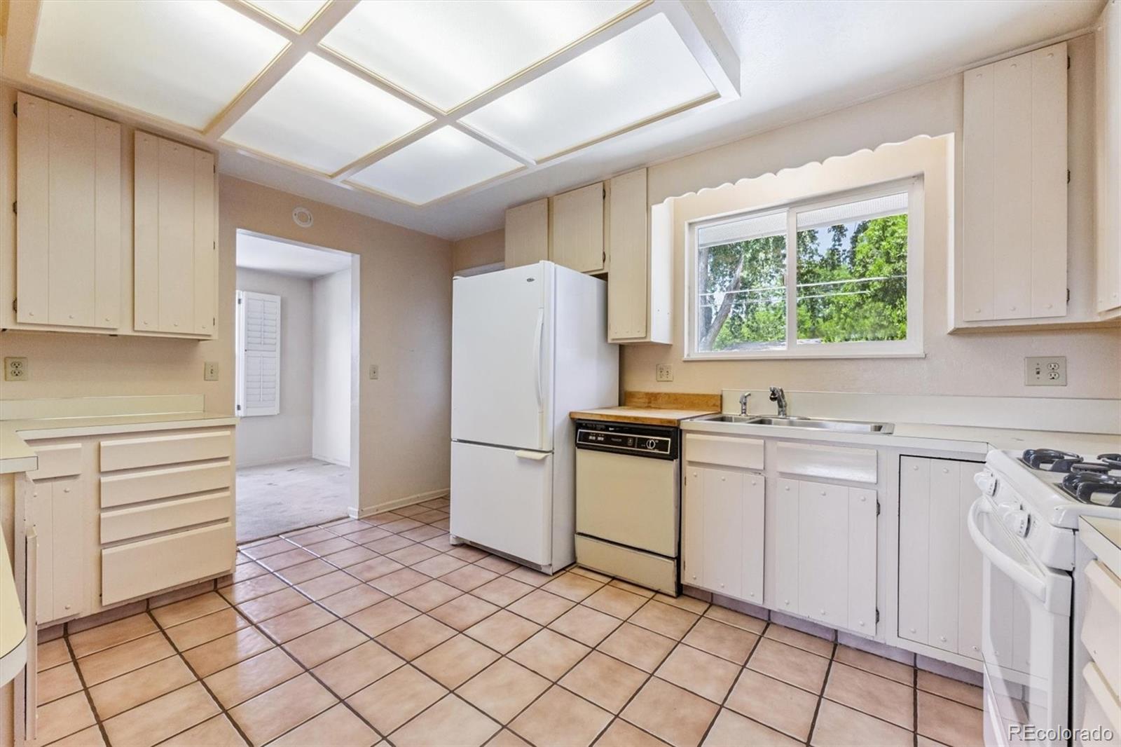 MLS Image #9 for 11815 e louisiana avenue,aurora, Colorado