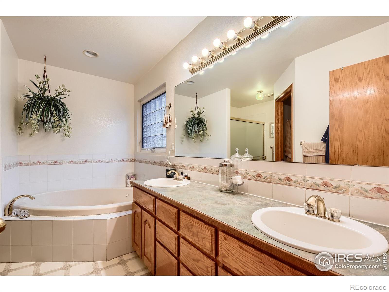 MLS Image #11 for 1121  country acres court,johnstown, Colorado