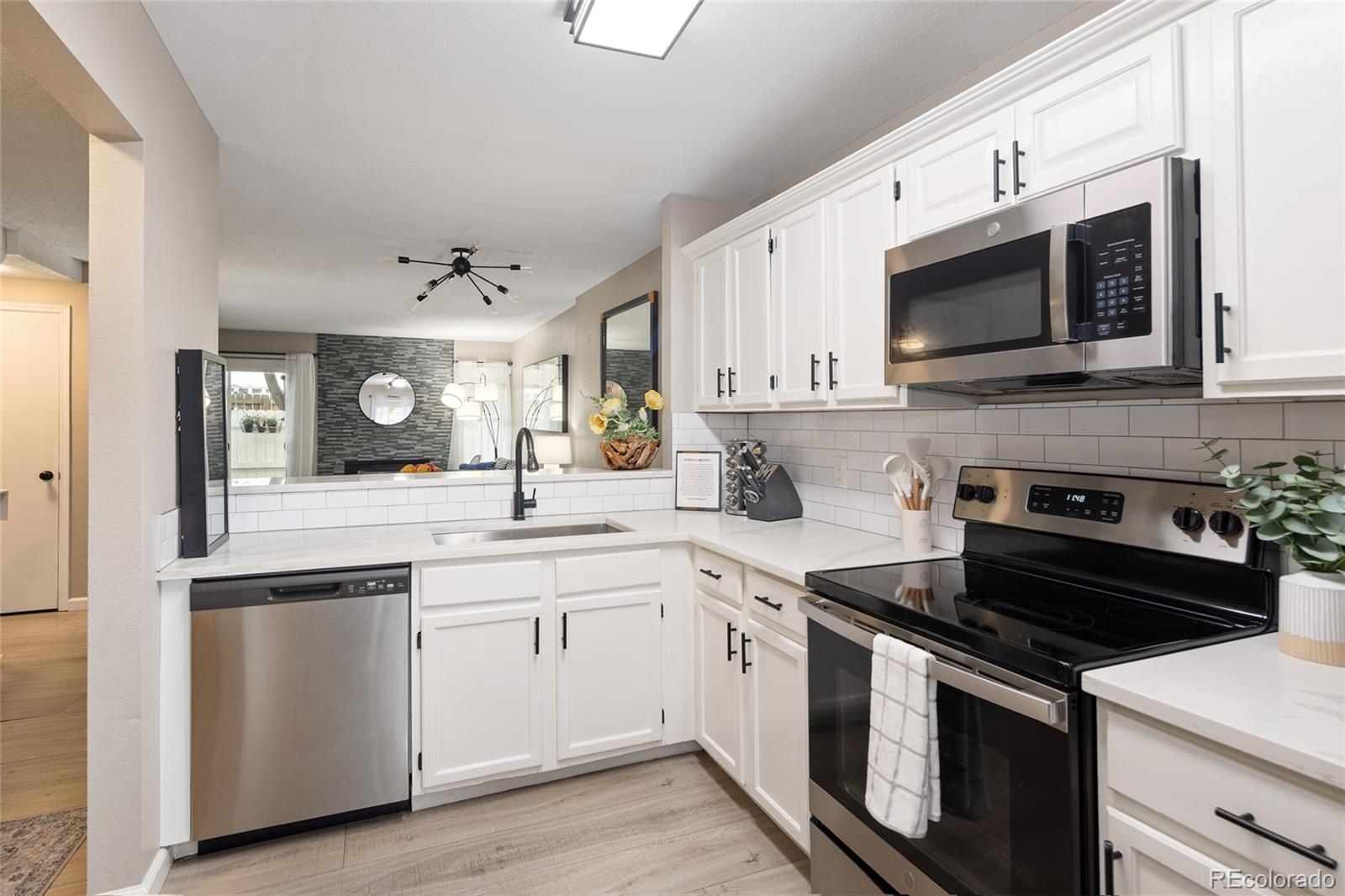 MLS Image #3 for 10587 w maplewood drive,littleton, Colorado
