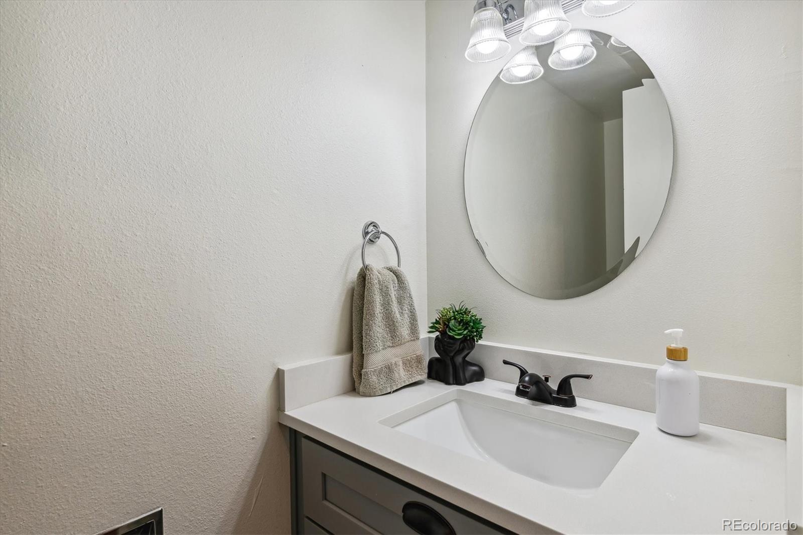 MLS Image #10 for 7372 e princeton avenue,denver, Colorado