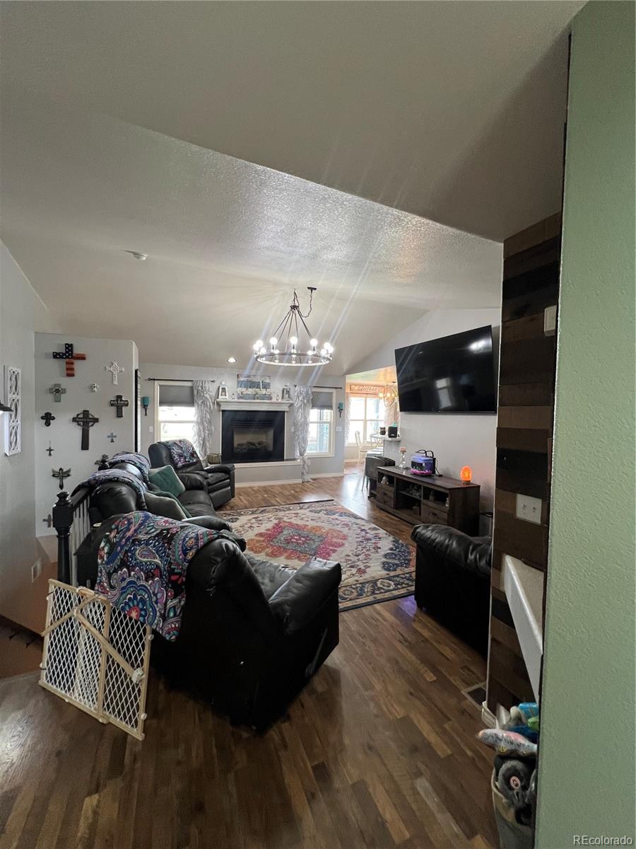 MLS Image #10 for 825  cherokee street,strasburg, Colorado