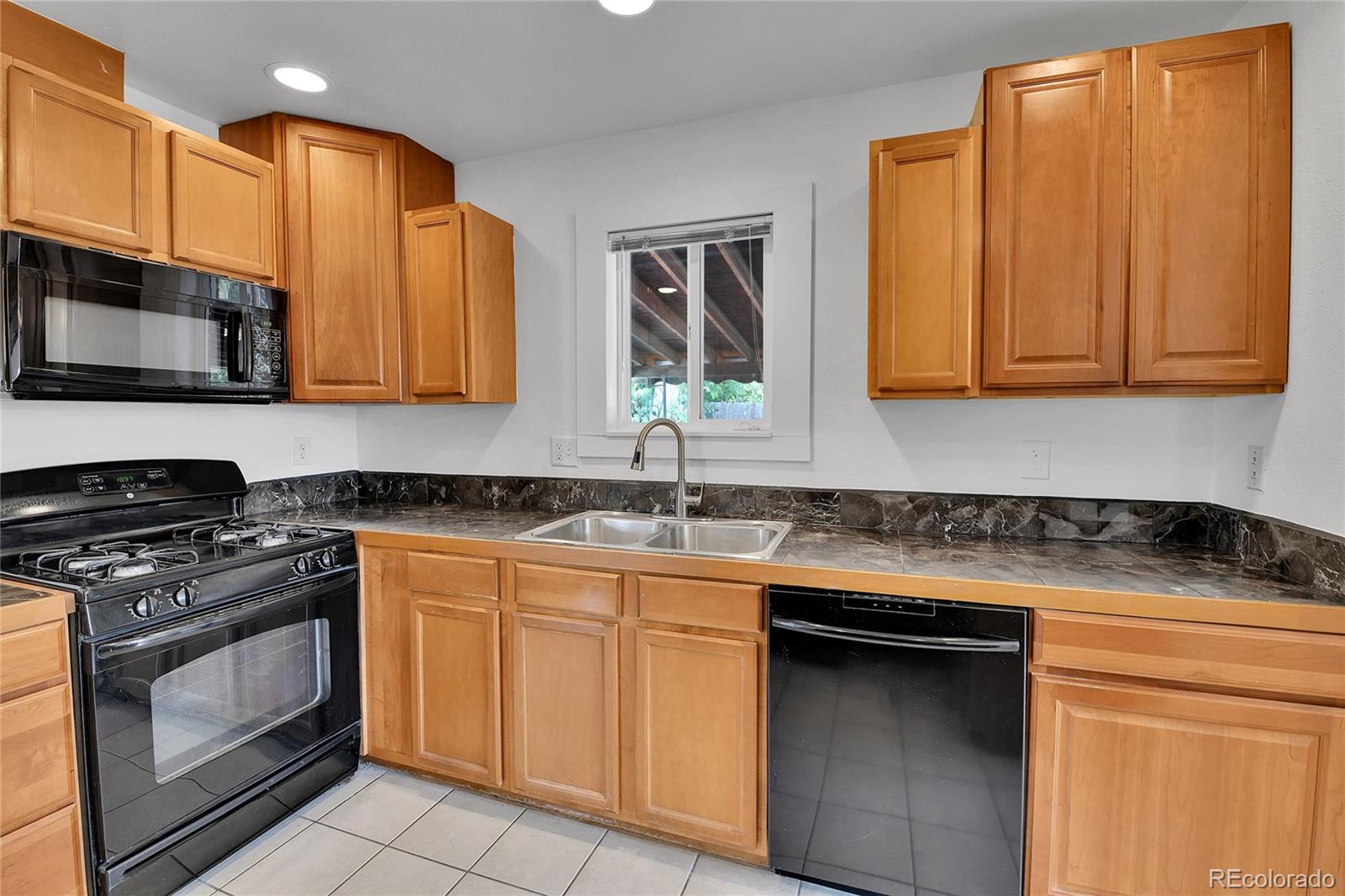 MLS Image #6 for 8551  faraday street,denver, Colorado