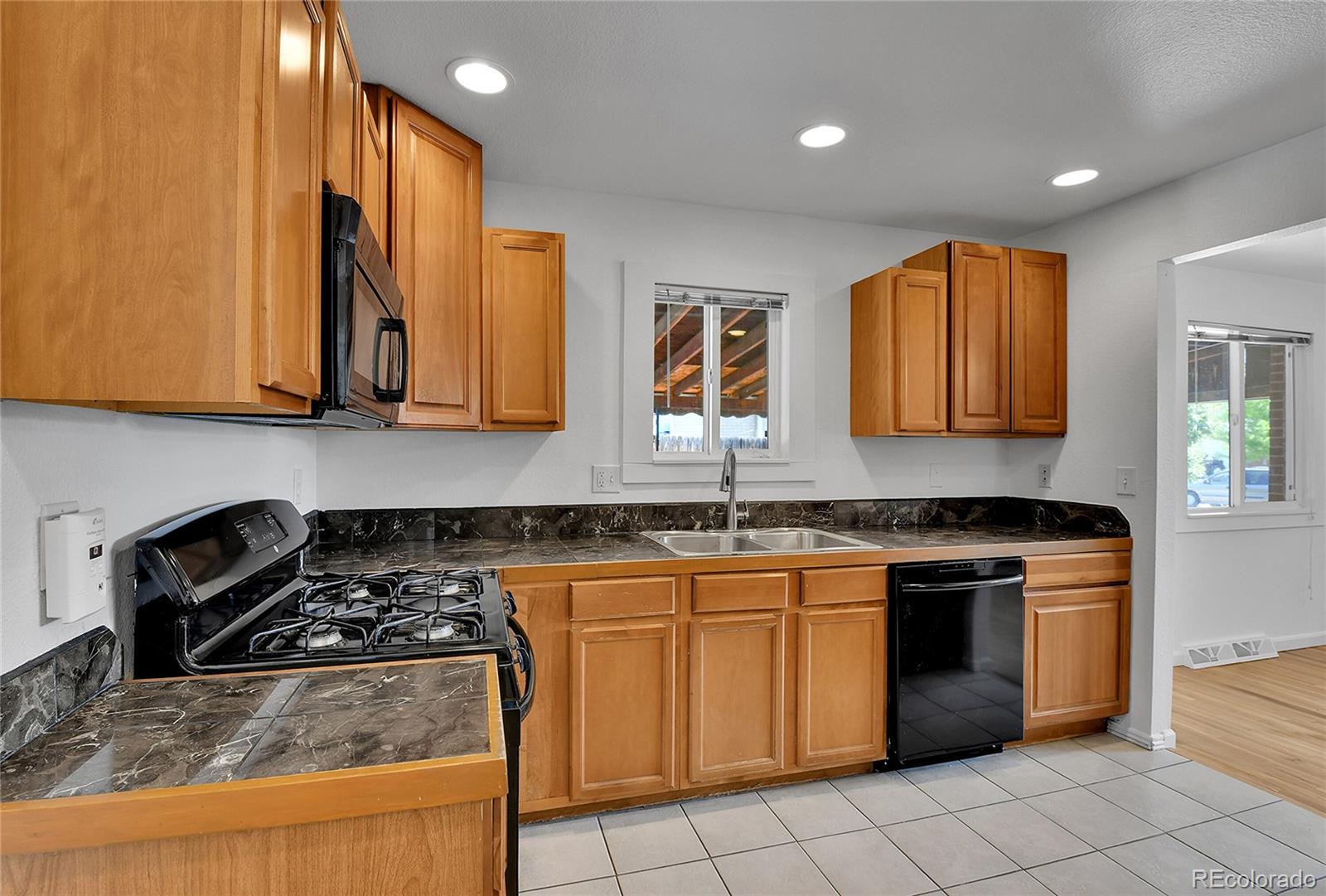 MLS Image #7 for 8551  faraday street,denver, Colorado