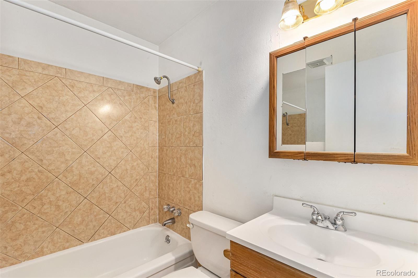 MLS Image #9 for 12058 e virginia place,aurora, Colorado