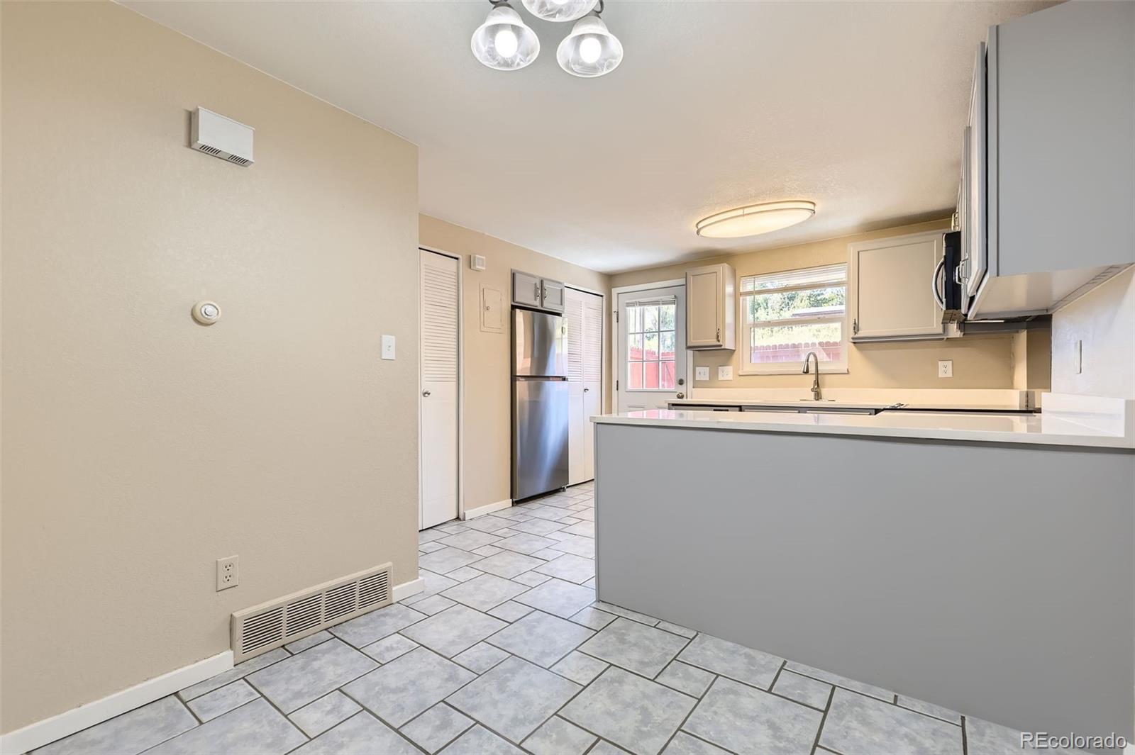 MLS Image #5 for 5828 s pearl street,centennial, Colorado