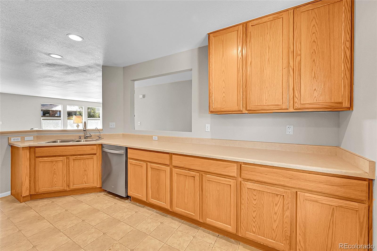 MLS Image #6 for 5564  kalispell street,denver, Colorado