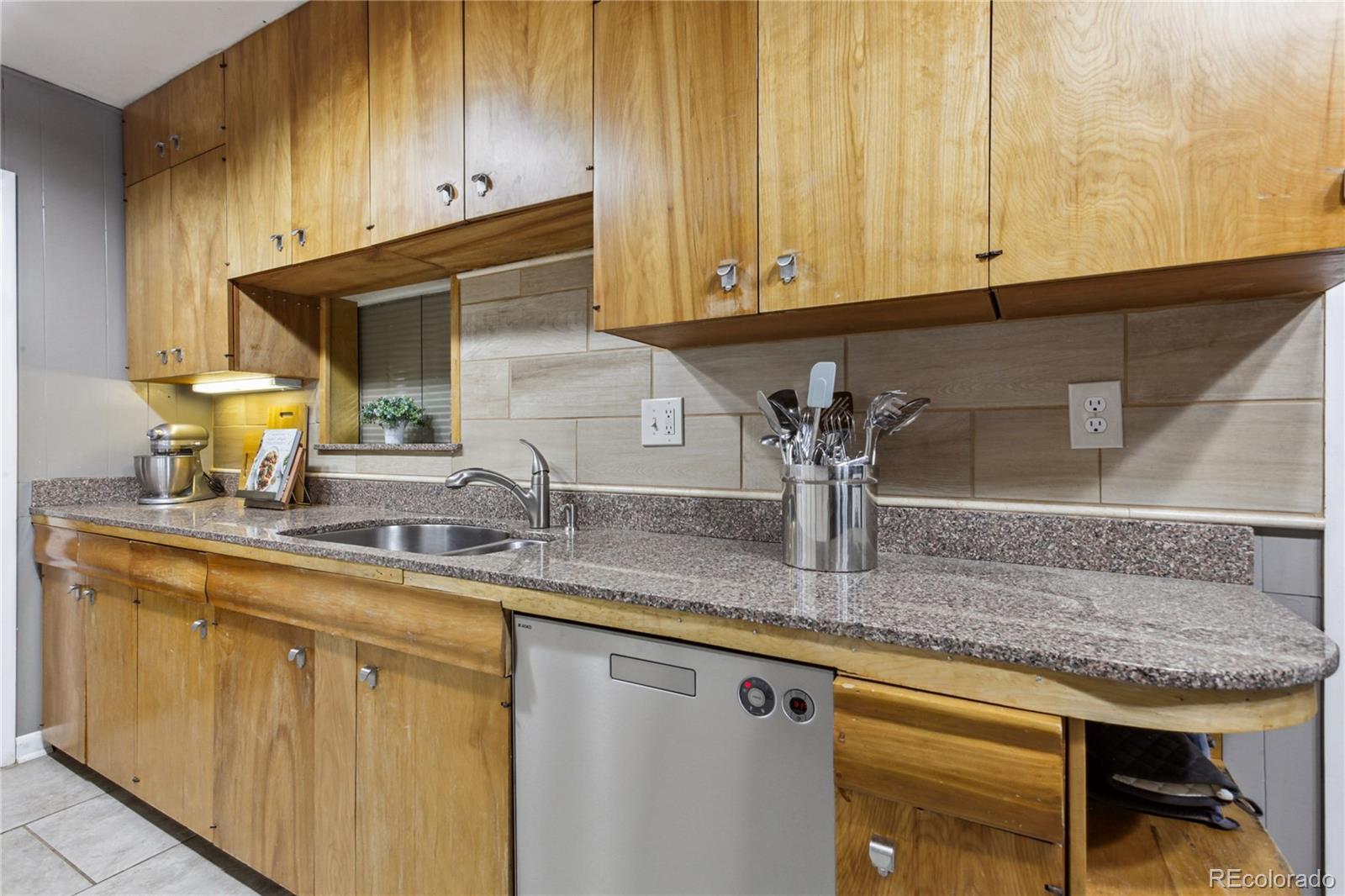 MLS Image #23 for 2143 s downing street,denver, Colorado
