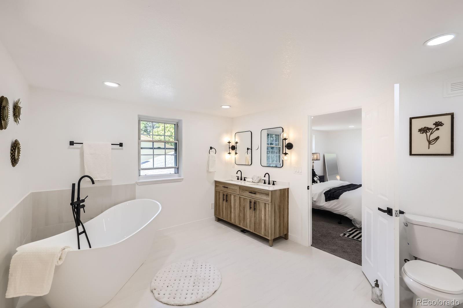 MLS Image #14 for 3374 s niagara way,denver, Colorado