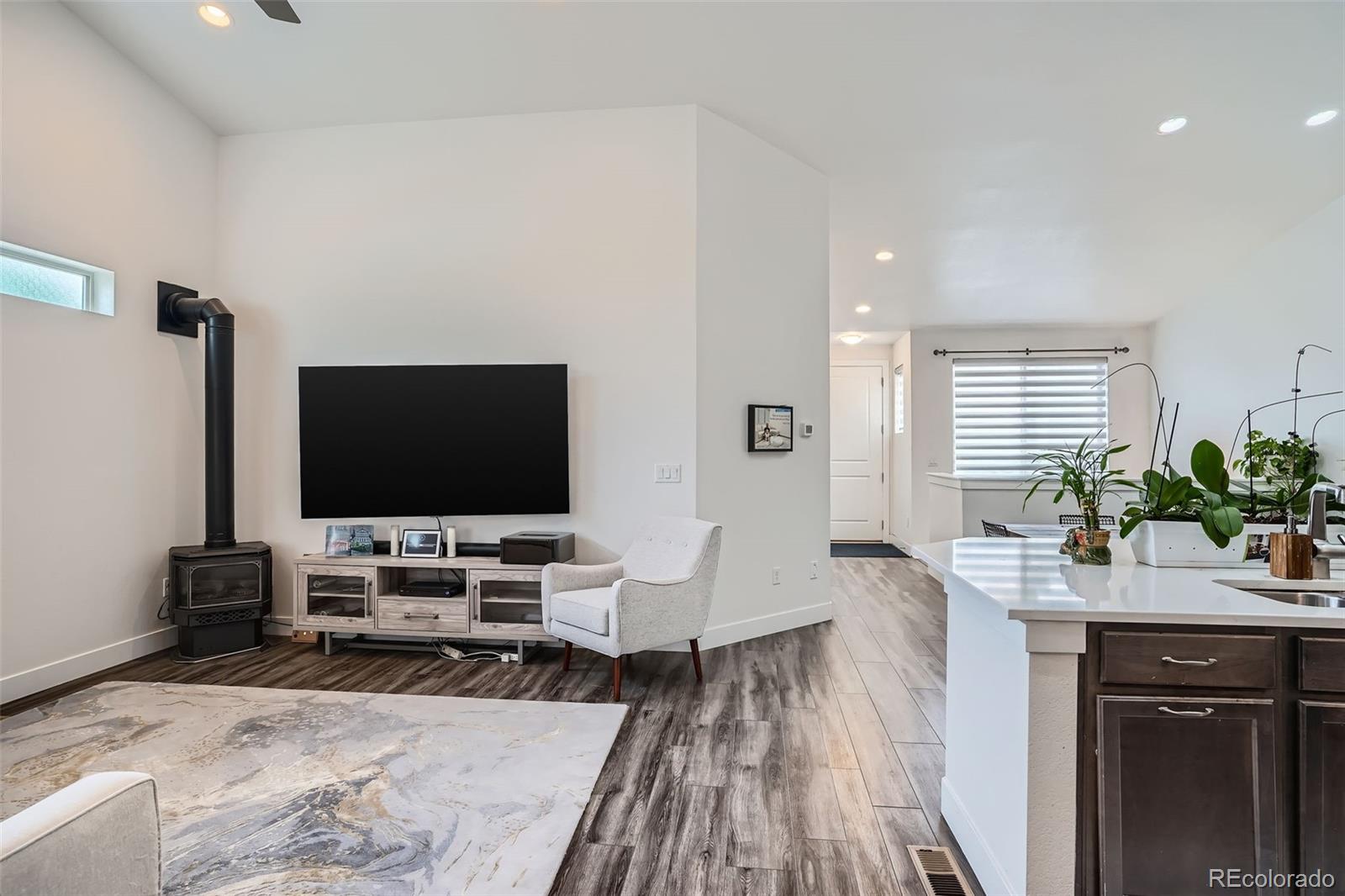 MLS Image #11 for 10095 e 59th avenue,denver, Colorado