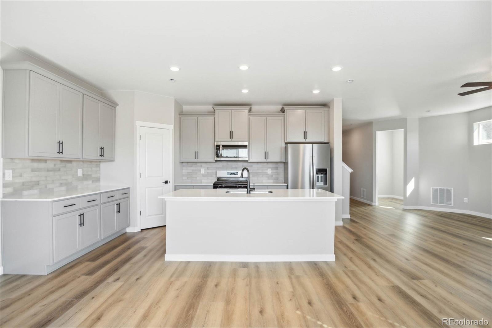 MLS Image #4 for 9401  yampa street,commerce city, Colorado