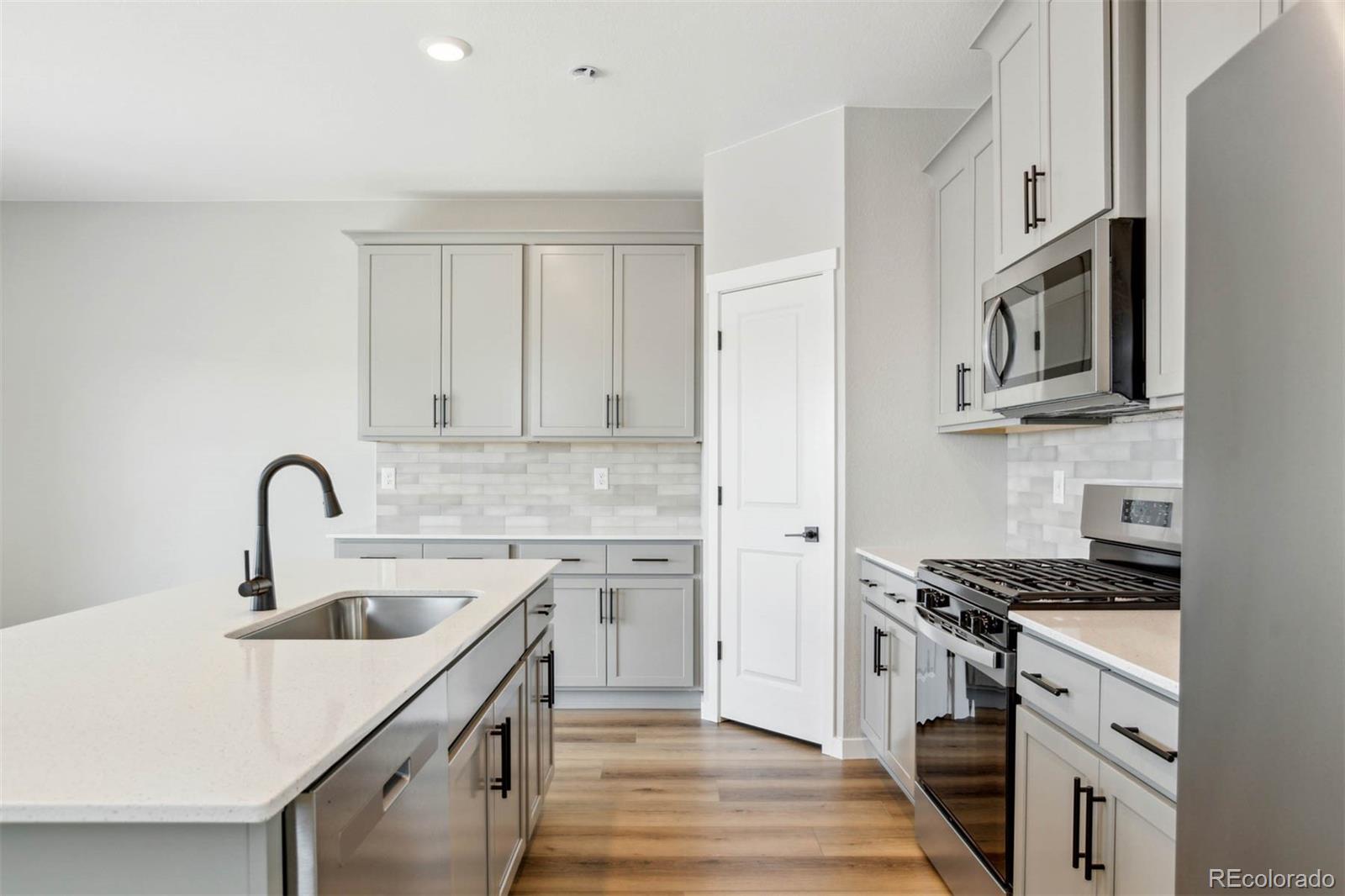 MLS Image #8 for 9401  yampa street,commerce city, Colorado
