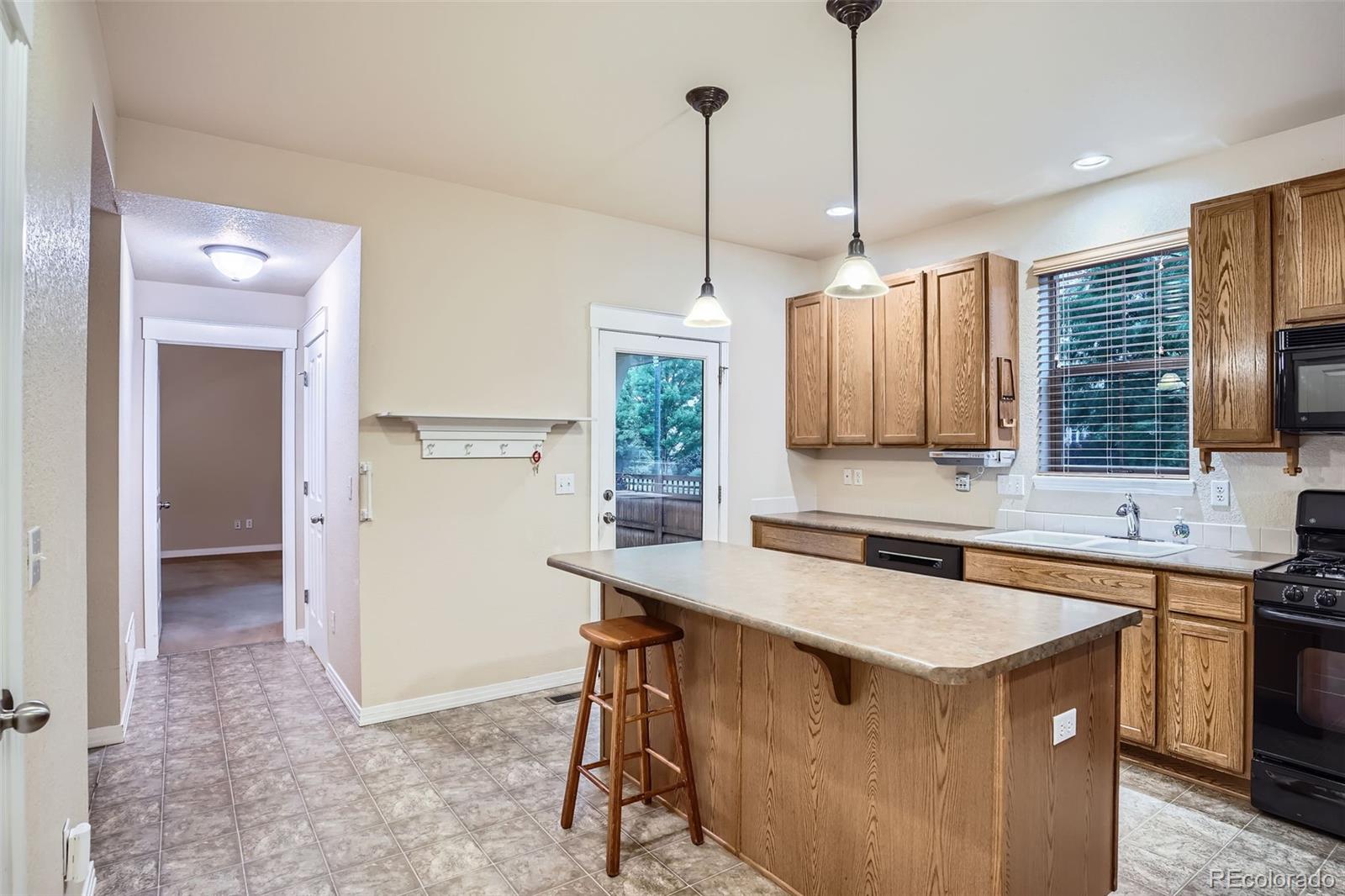 MLS Image #10 for 10193 e 29th avenue,denver, Colorado