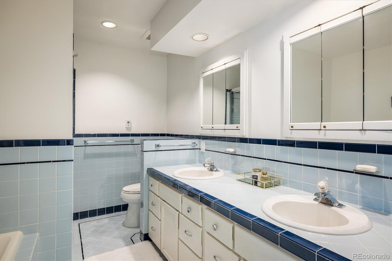 MLS Image #23 for 2605 e flora place,denver, Colorado
