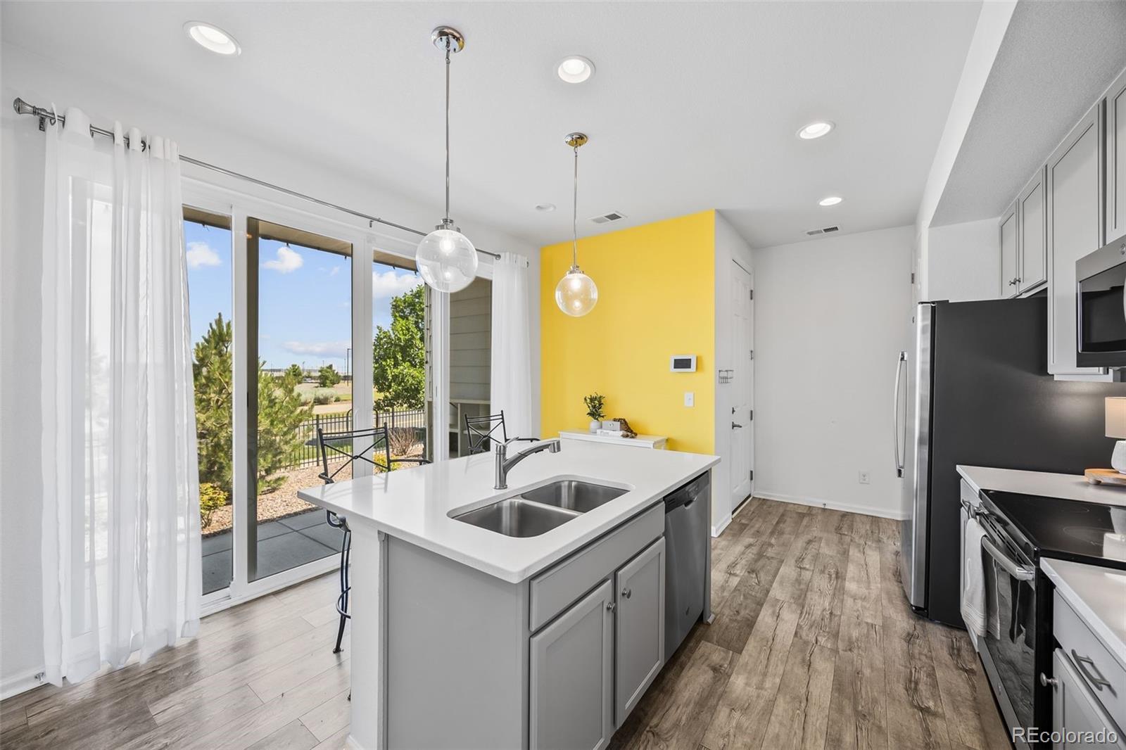 MLS Image #14 for 23633 e 5th drive,aurora, Colorado