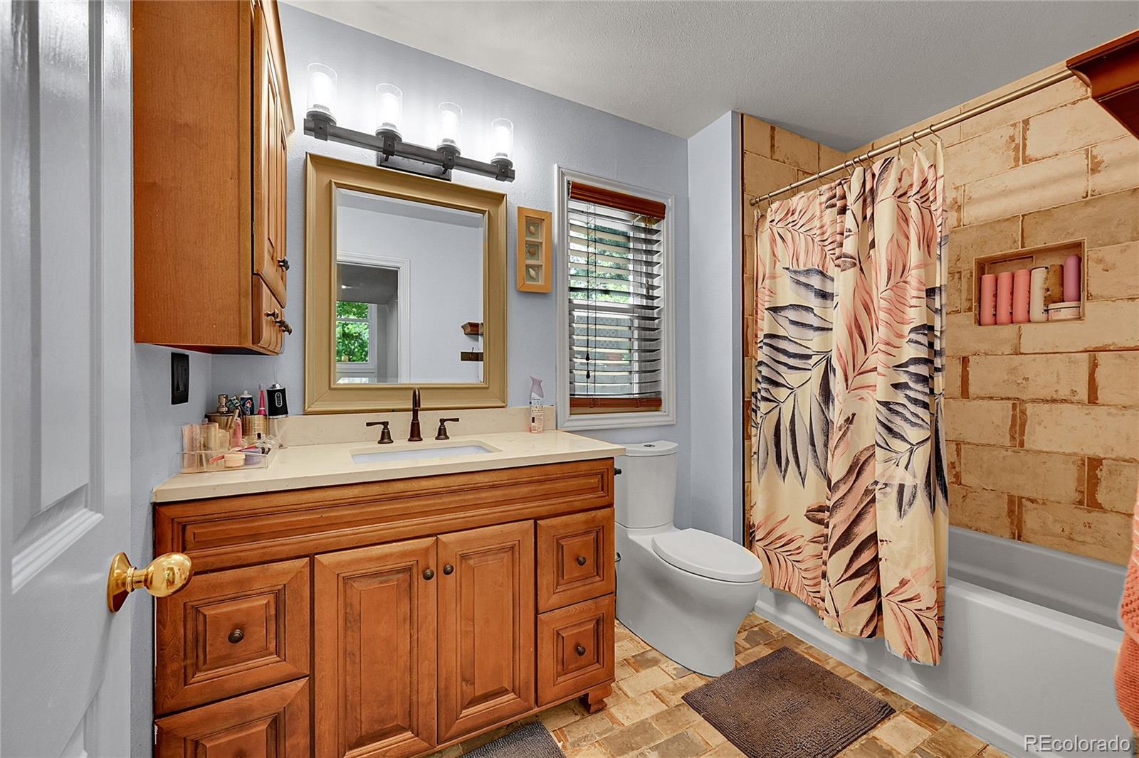 MLS Image #24 for 1655 s syracuse street,denver, Colorado