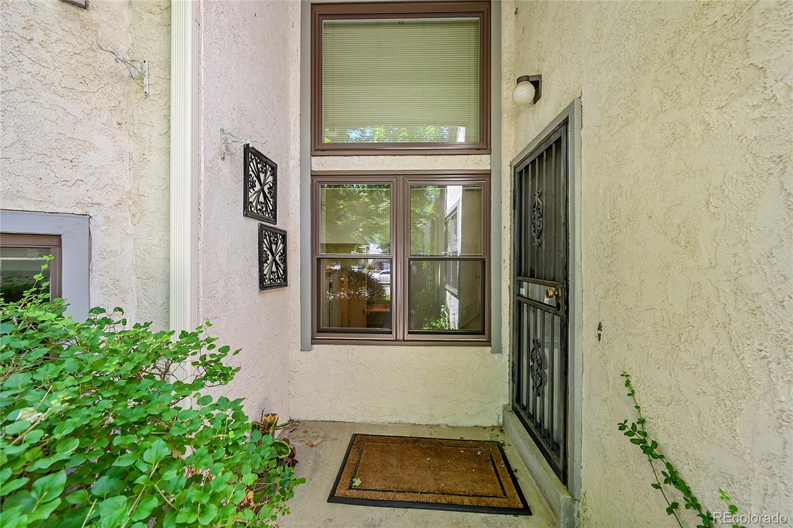 MLS Image #3 for 1655 s syracuse street,denver, Colorado