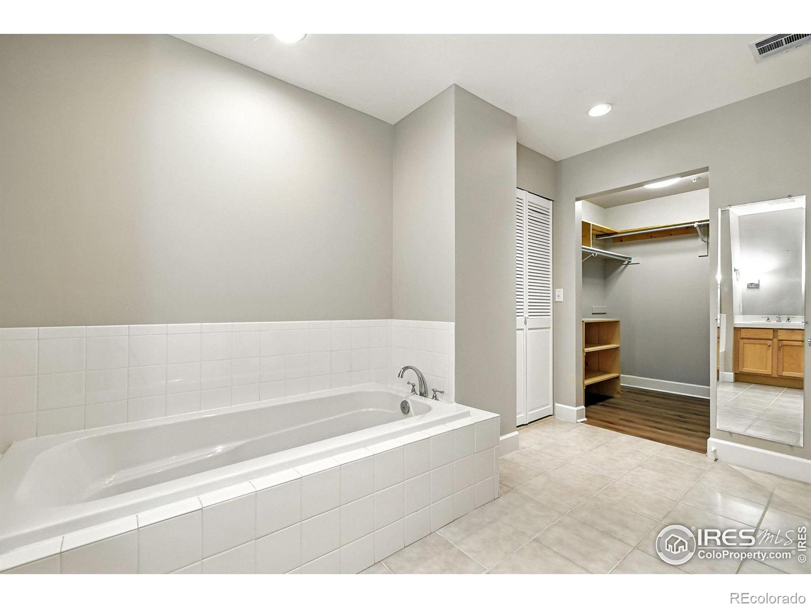 MLS Image #28 for 1631 n emerson street,denver, Colorado
