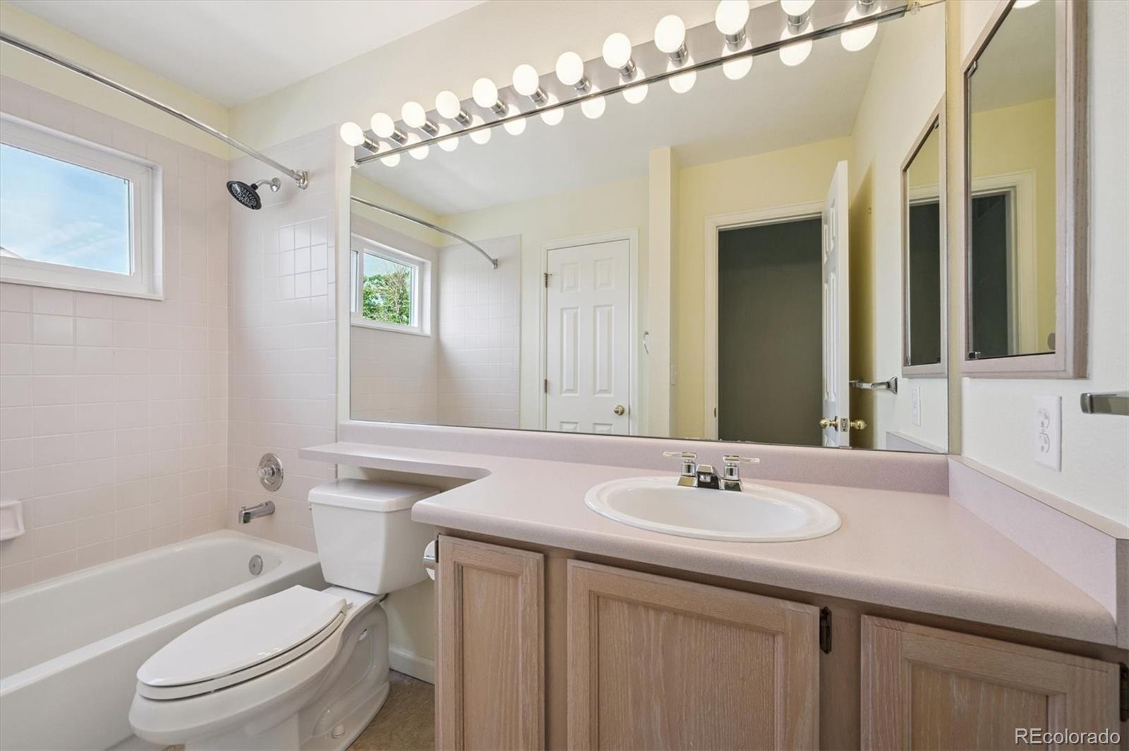 MLS Image #17 for 3314 s tulare court,denver, Colorado