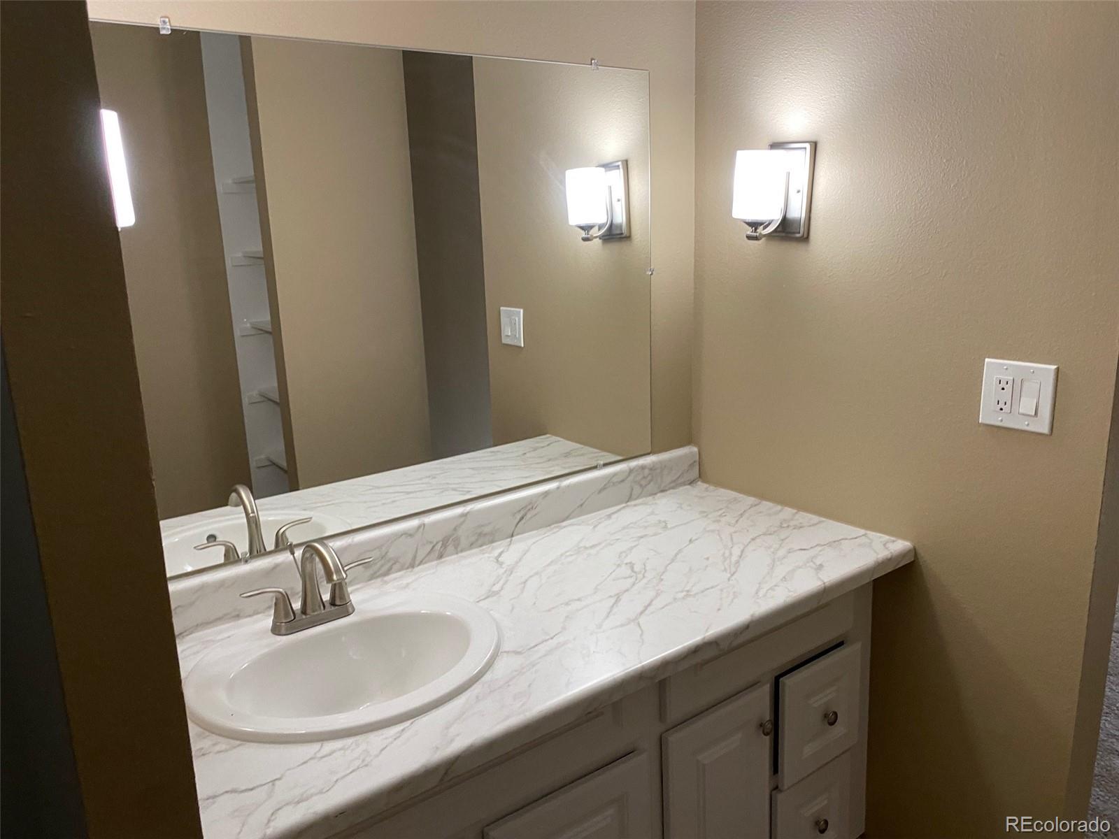 MLS Image #10 for 2835 s monaco parkway 1-202,denver, Colorado