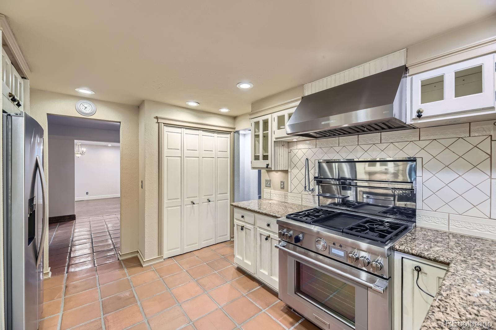 MLS Image #8 for 10783 e berry avenue,englewood, Colorado