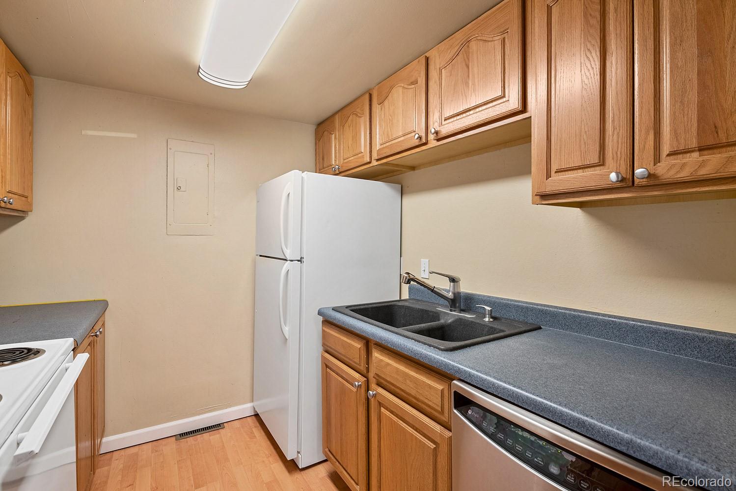 MLS Image #6 for 1195 s oneida street,denver, Colorado