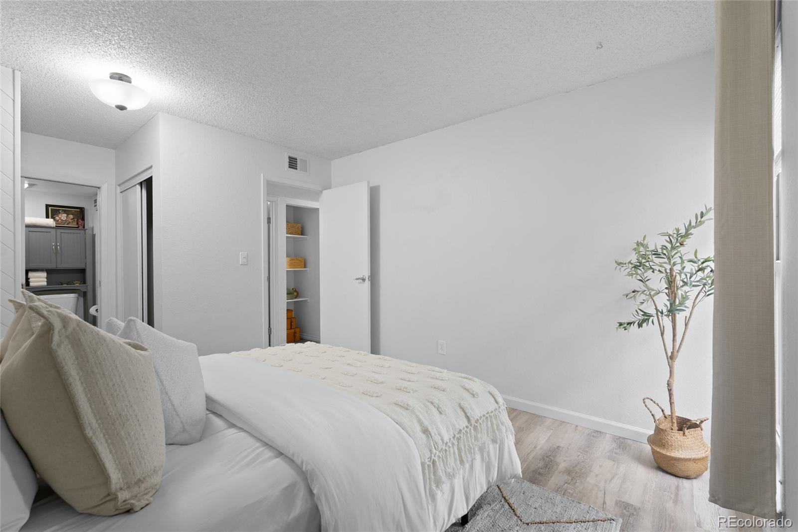 MLS Image #21 for 14934 e hampden circle,aurora, Colorado