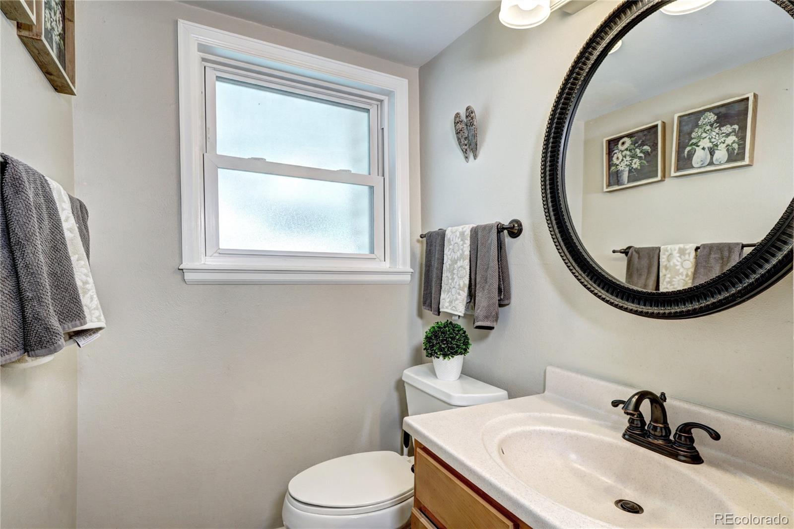 MLS Image #12 for 2424 s elkhart street,aurora, Colorado