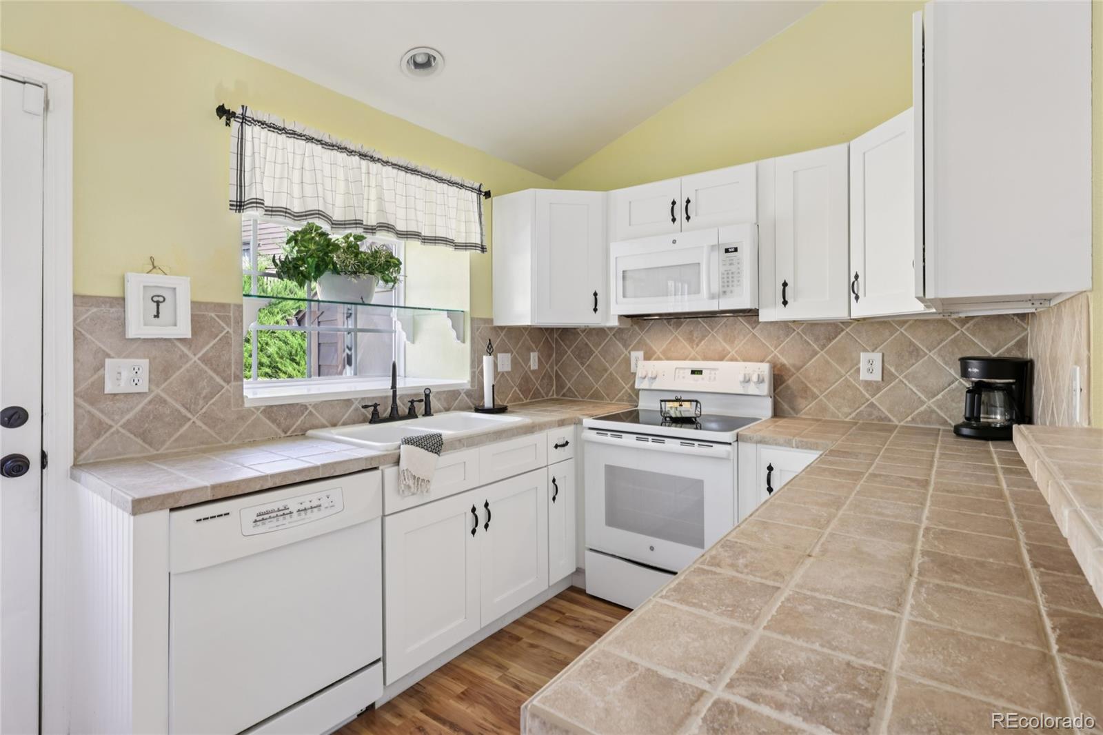 MLS Image #3 for 17468 e rice circle,aurora, Colorado