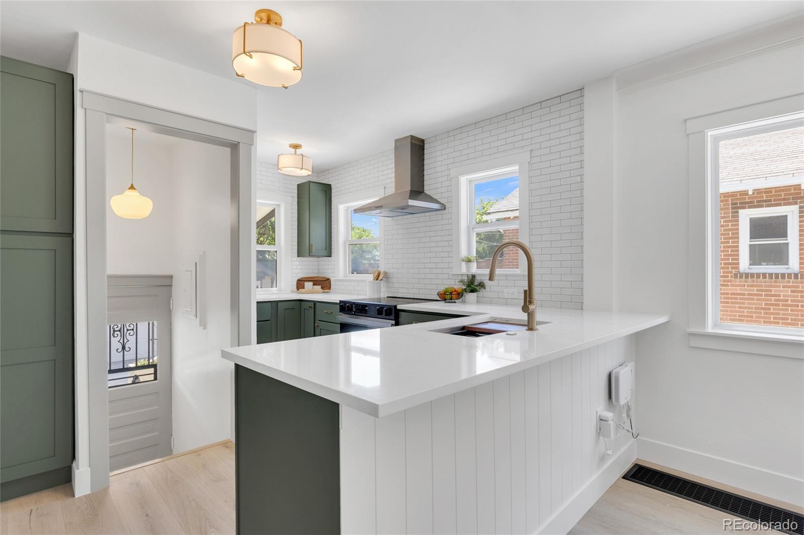 MLS Image #13 for 1462  hudson street,denver, Colorado