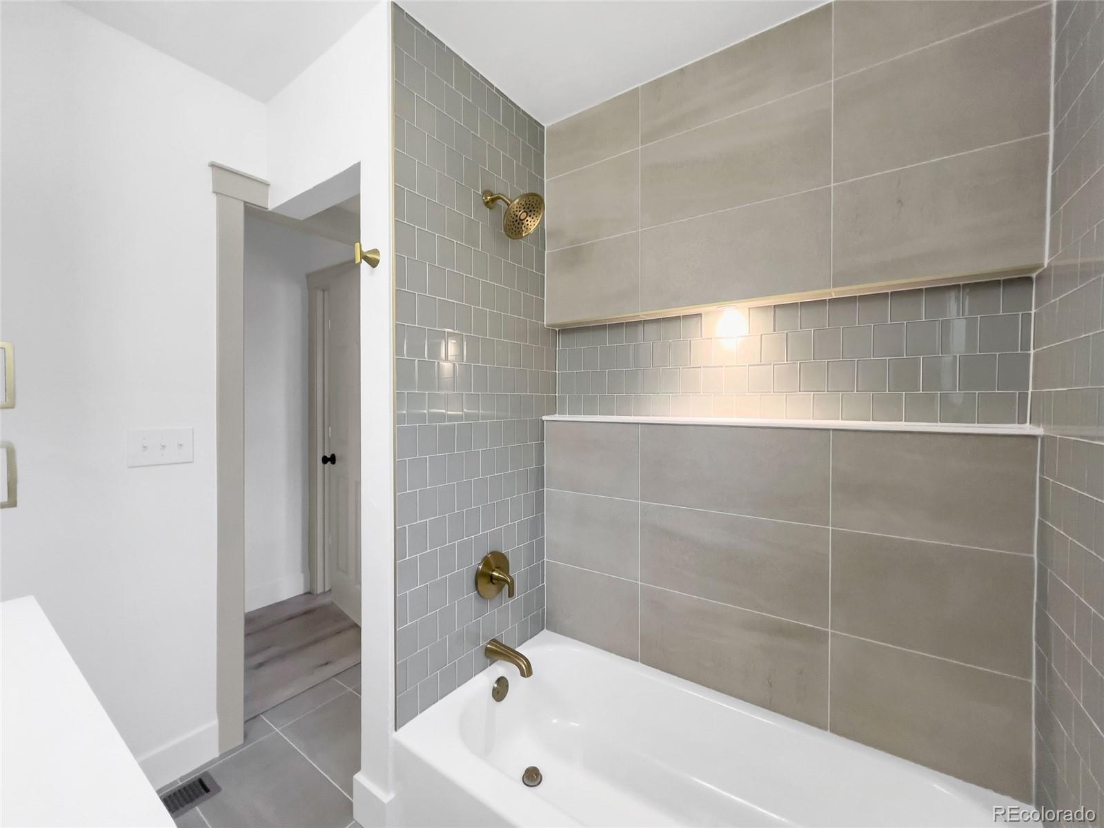 MLS Image #18 for 1462  hudson street,denver, Colorado