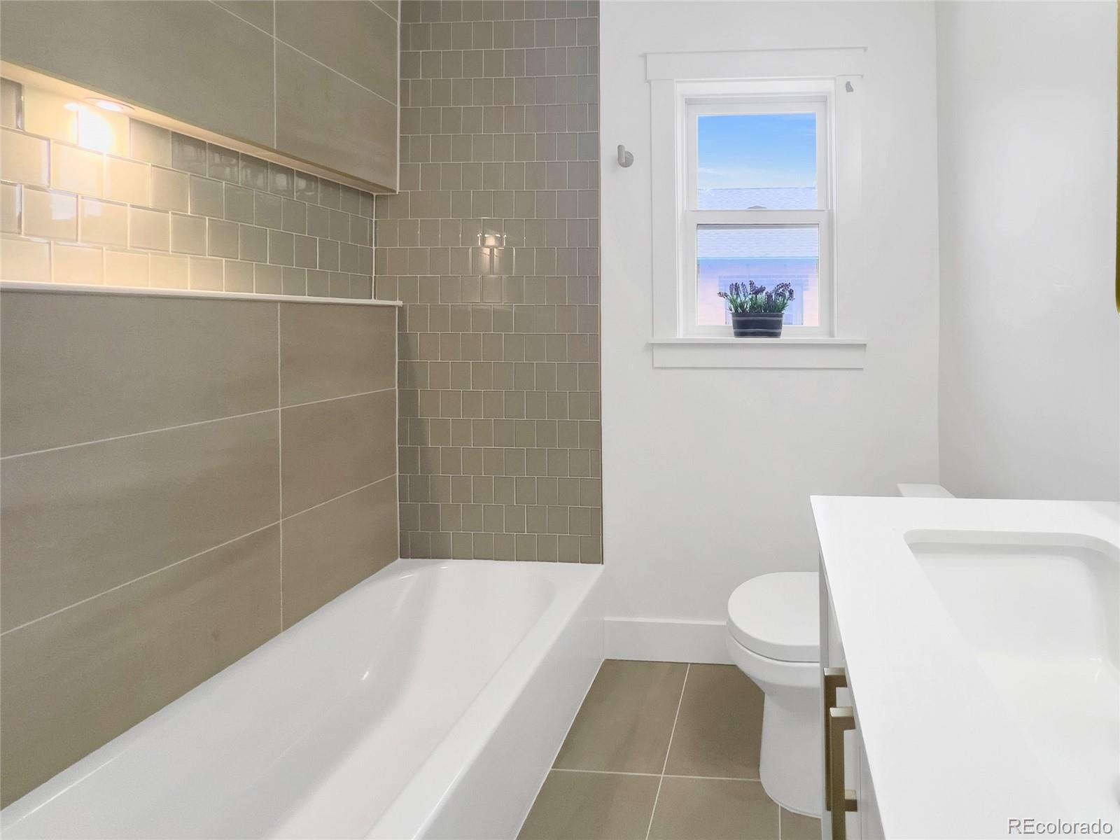 MLS Image #19 for 1462  hudson street,denver, Colorado