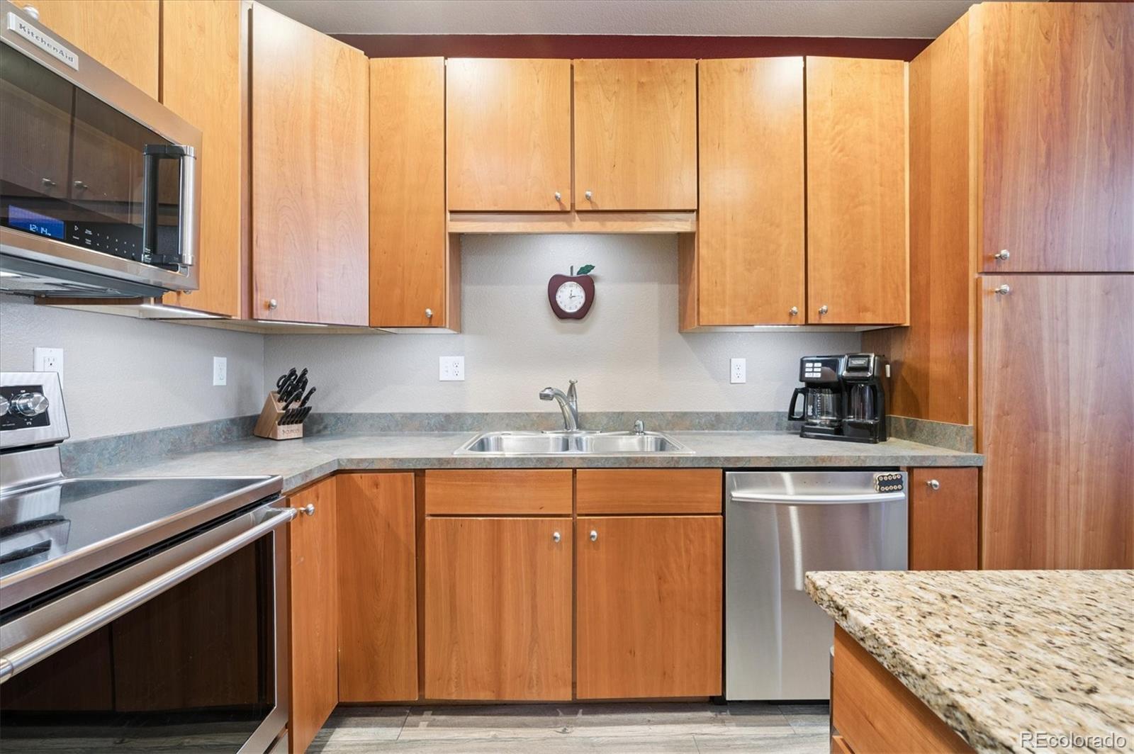 MLS Image #8 for 2378 s wheeling circle,aurora, Colorado