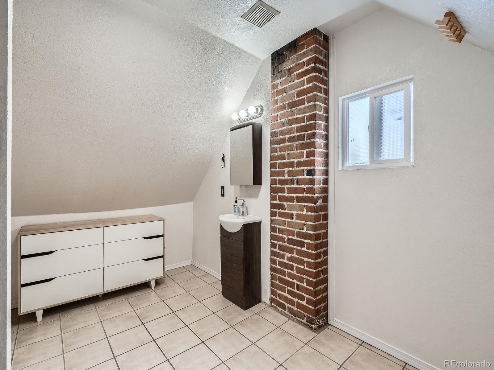 MLS Image #10 for 3310 n gilpin street,denver, Colorado