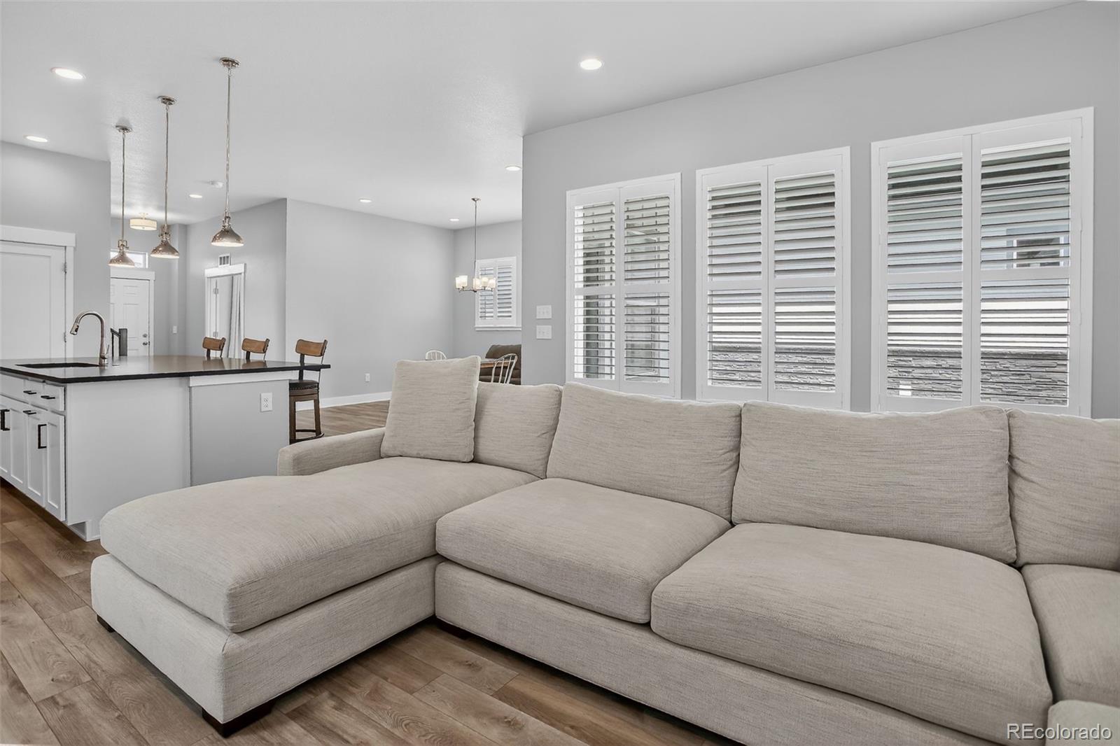 MLS Image #5 for 21554 e 59th drive,aurora, Colorado