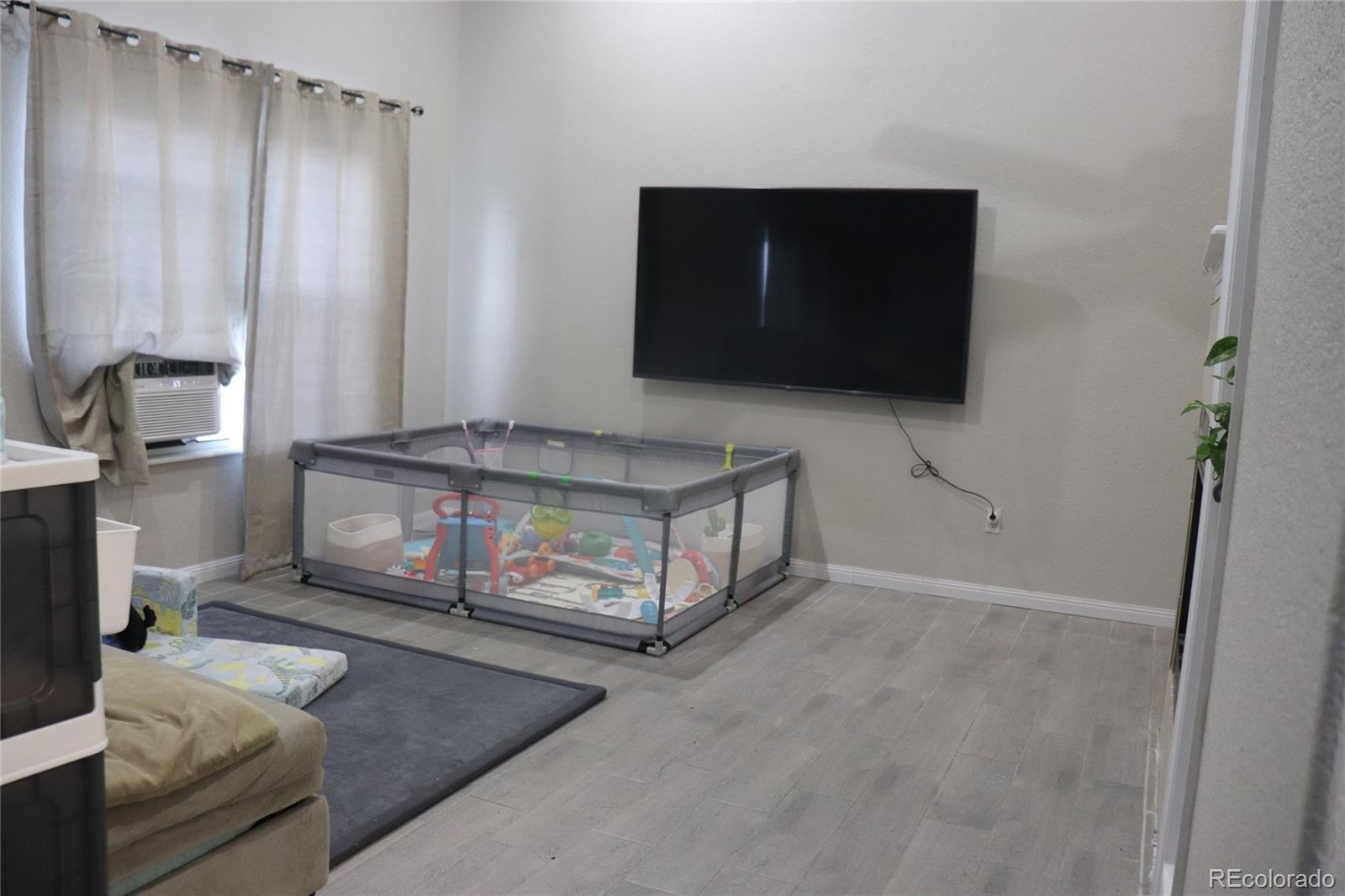 MLS Image #10 for 15555 e 40th avenue,denver, Colorado