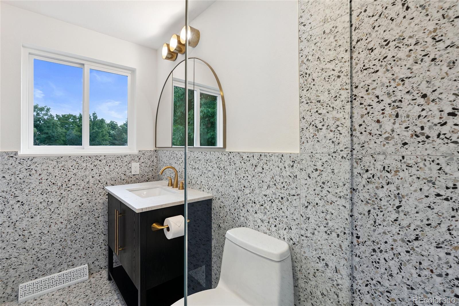 MLS Image #29 for 10000 e ohio avenue,denver, Colorado