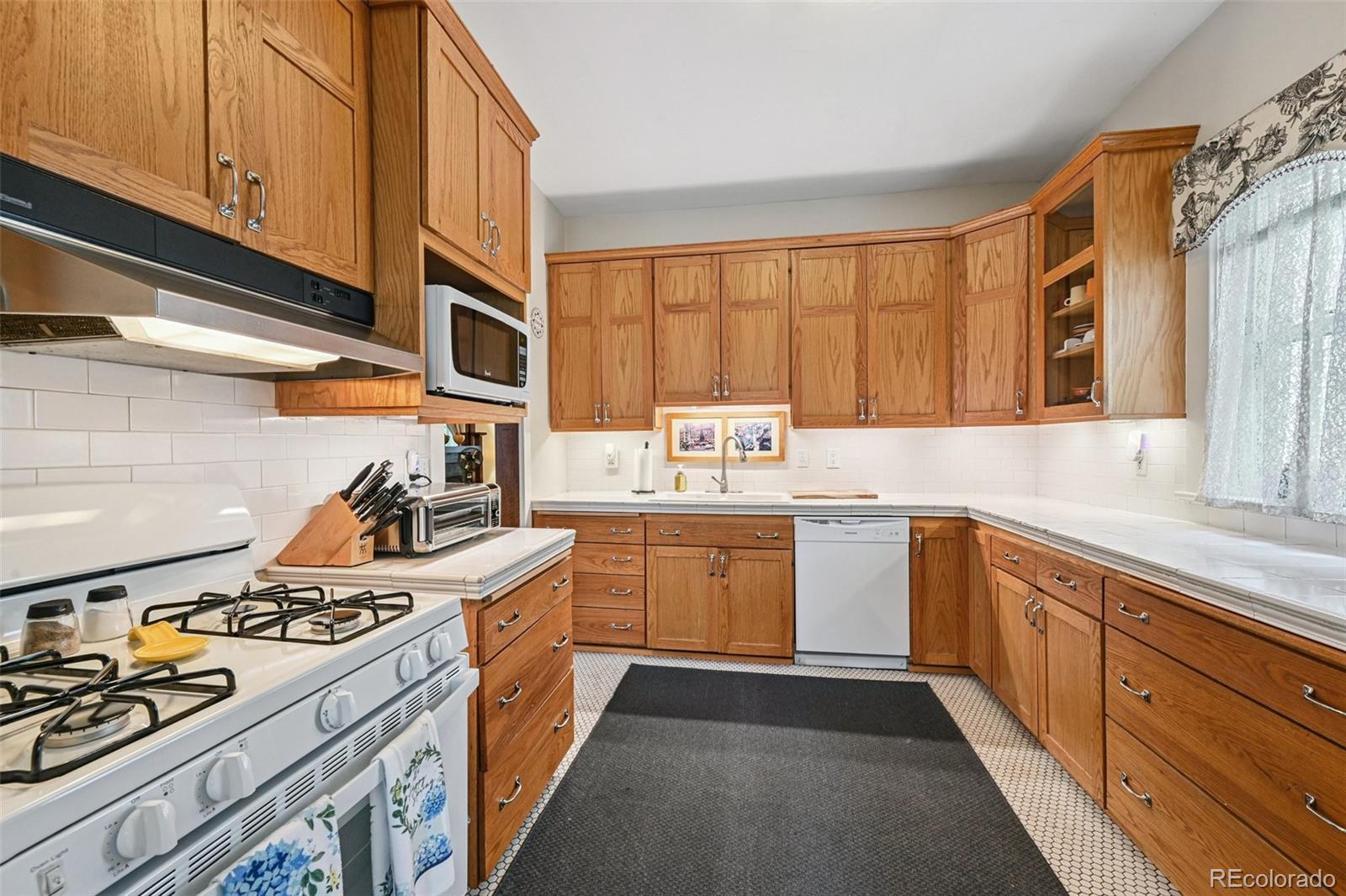 MLS Image #10 for 234 s corona street,denver, Colorado