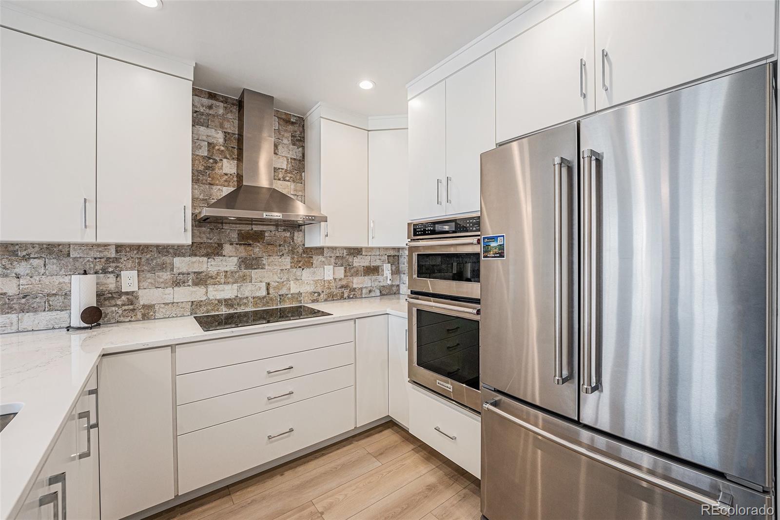 MLS Image #12 for 925 n lincoln street,denver, Colorado