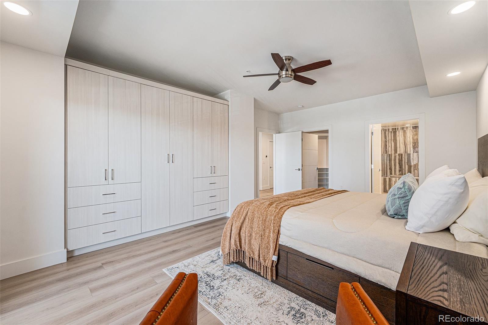 MLS Image #14 for 925 n lincoln street,denver, Colorado