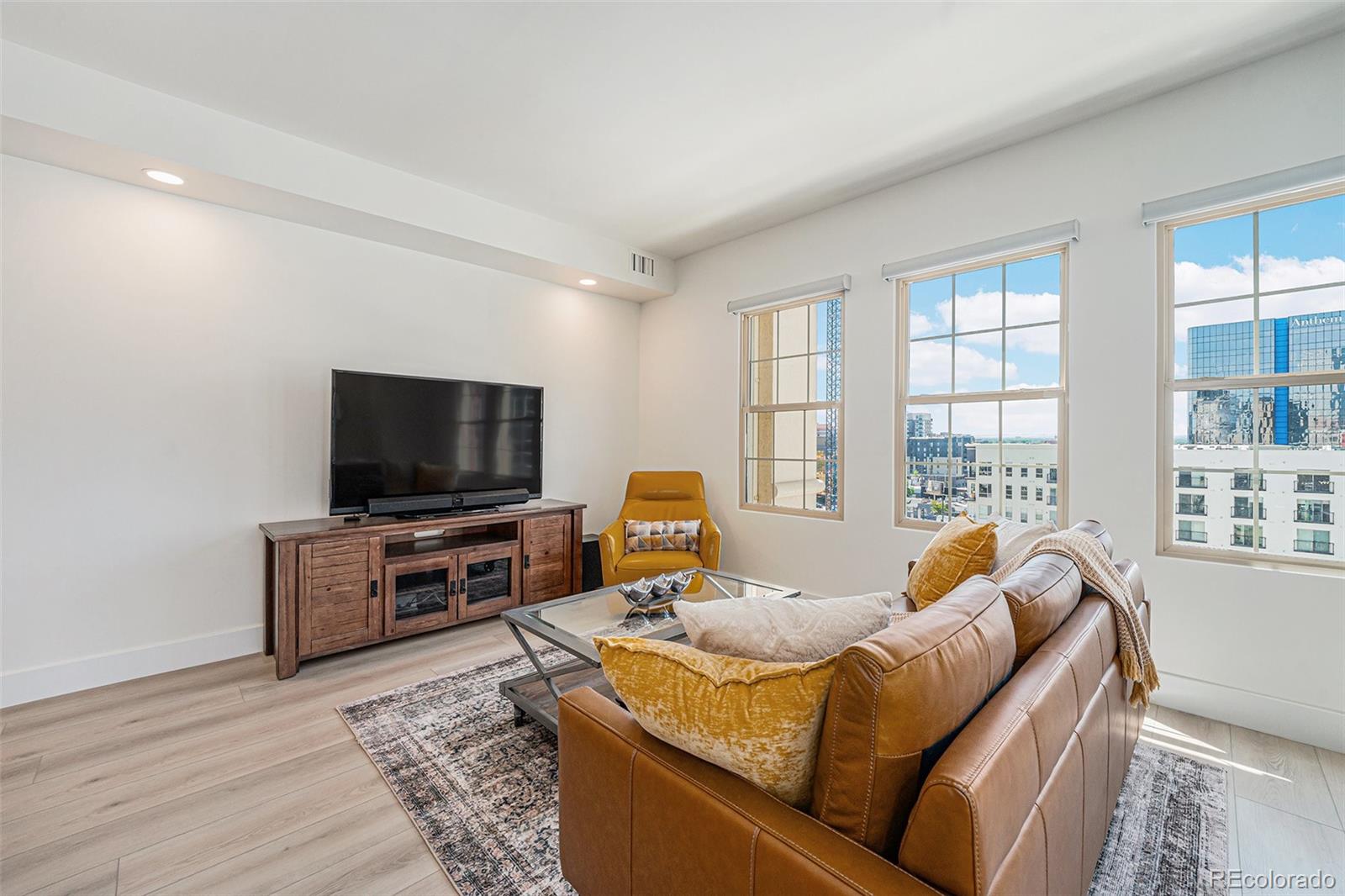 MLS Image #3 for 925 n lincoln street,denver, Colorado