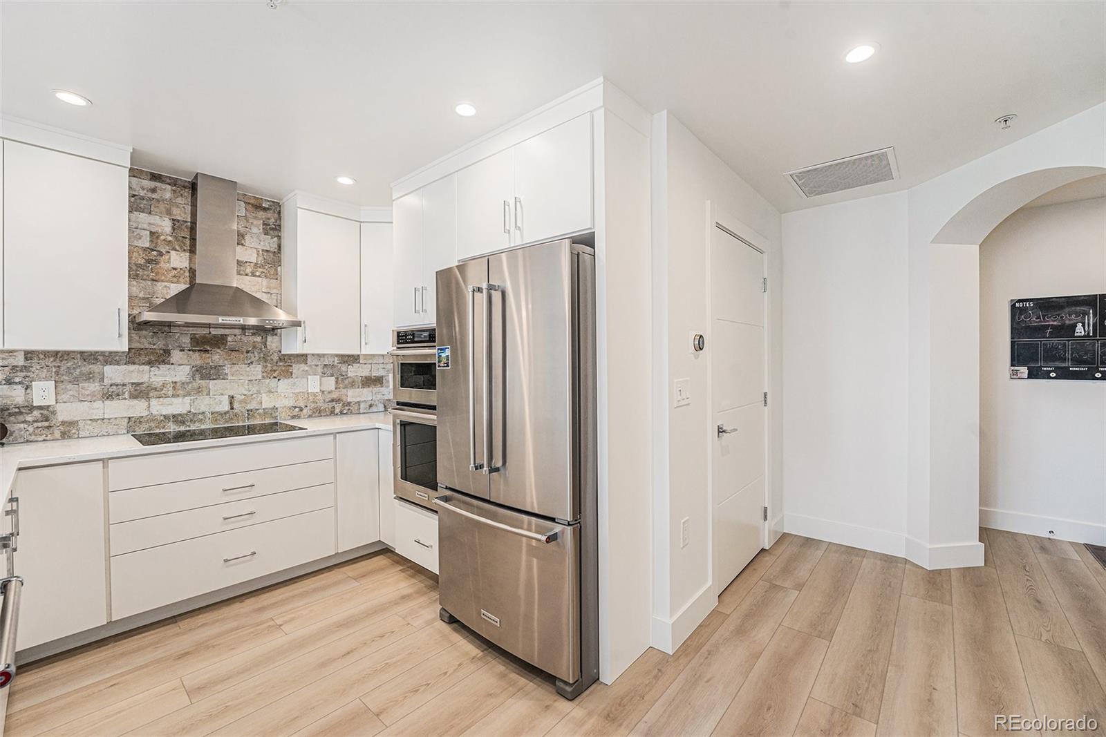 MLS Image #7 for 925 n lincoln street,denver, Colorado