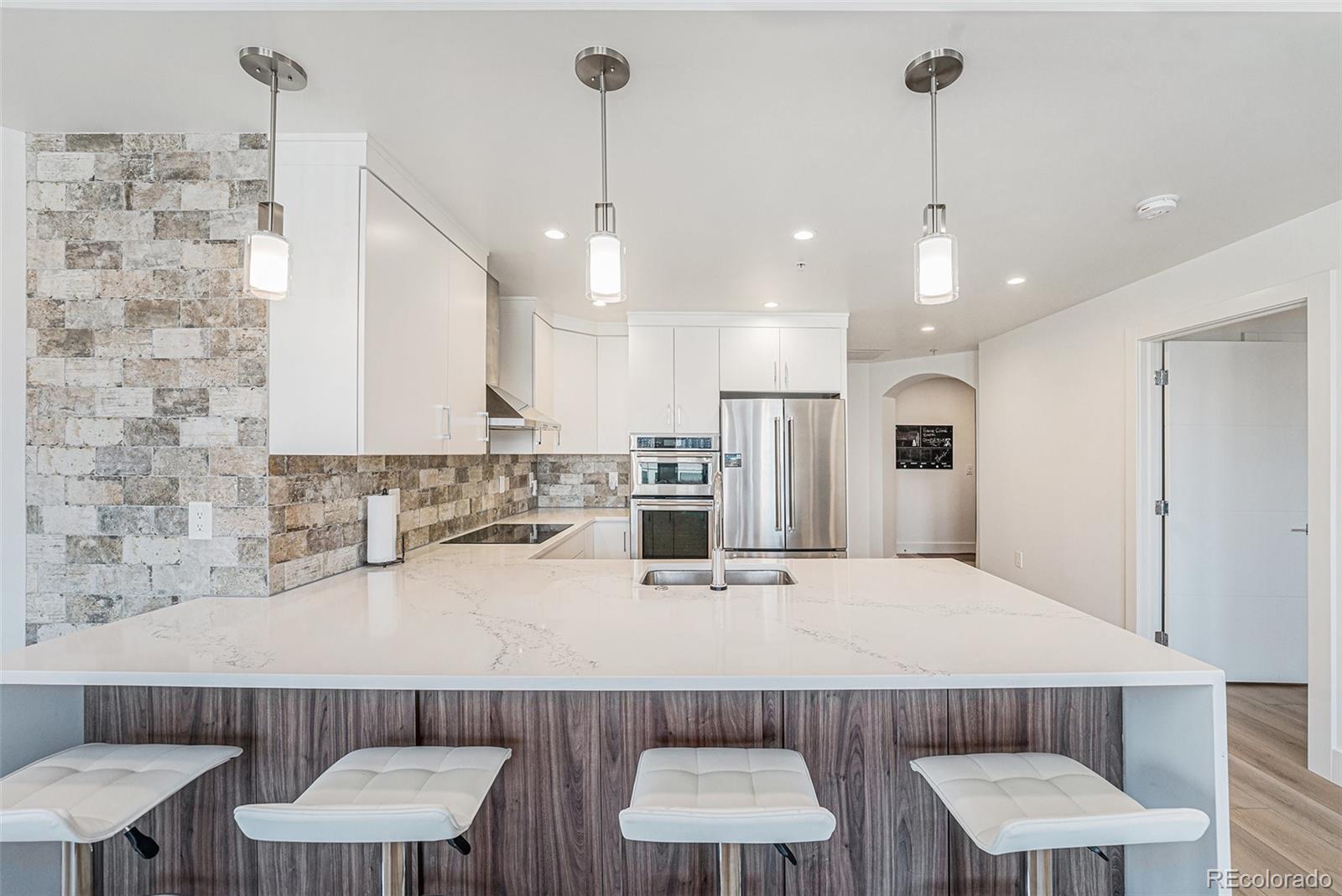 MLS Image #9 for 925 n lincoln street,denver, Colorado