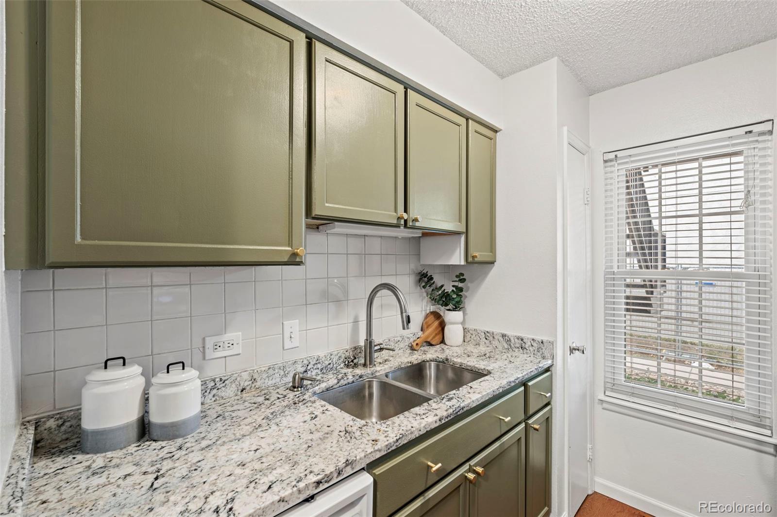 MLS Image #12 for 2301 e fremont avenue,centennial, Colorado