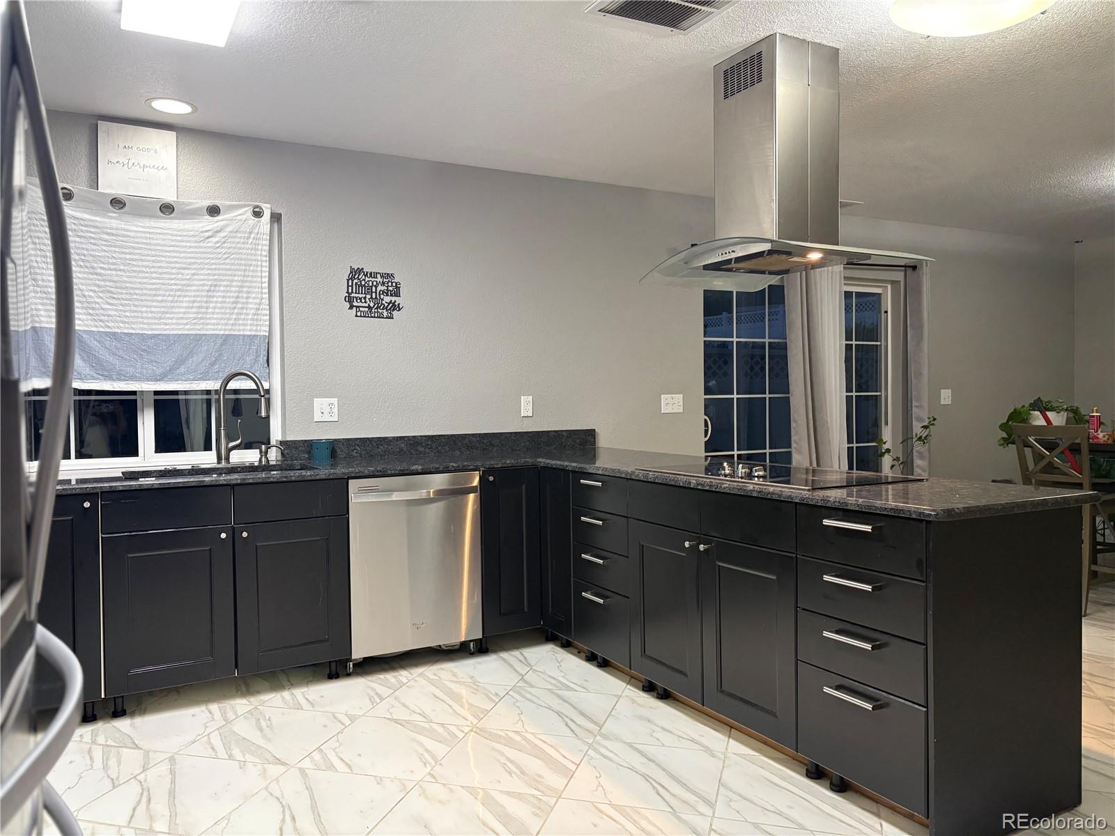MLS Image #4 for 5570  halifax street,denver, Colorado